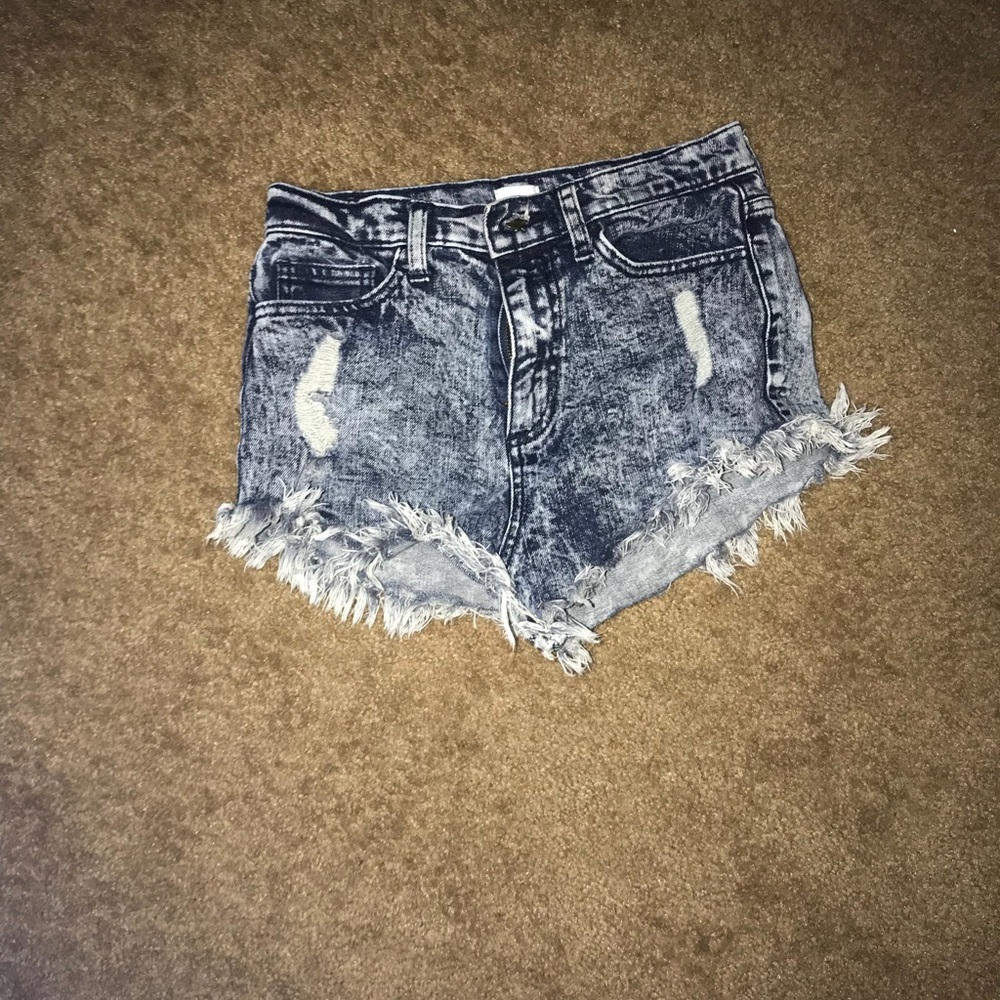 Shorts - Picture 2 of 4
